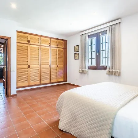 La Rueda Heated Private Pool, Billiard & Bbq
