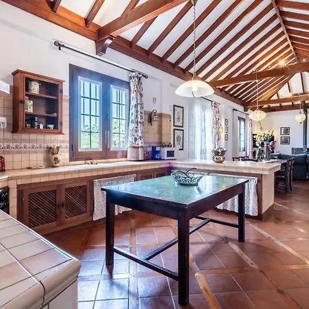 La Rueda Heated Private Pool, Billiard & Bbq 아데제