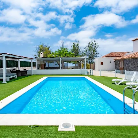 La Rueda Heated Private Pool, Billiard & Bbq *